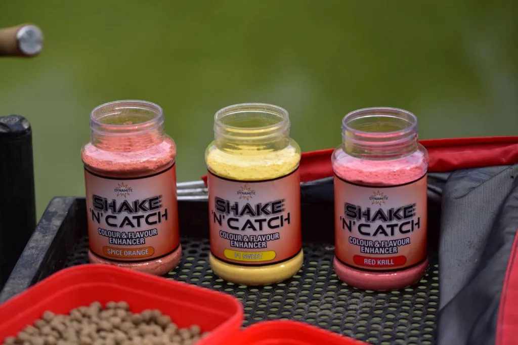 Dynamite Baits - Enhanced Colour and Flavour Shake n Catch Fishing Bait