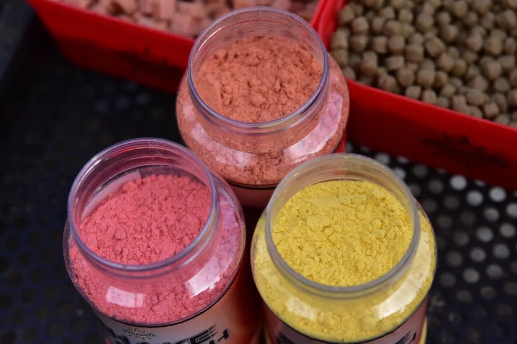 Dynamite Baits - Enhanced Colour and Flavour Shake n Catch Fishing Bait