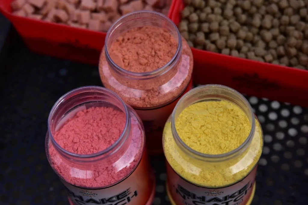 Dynamite Baits - Enhanced Colour and Flavour Shake n Catch Fishing Bait
