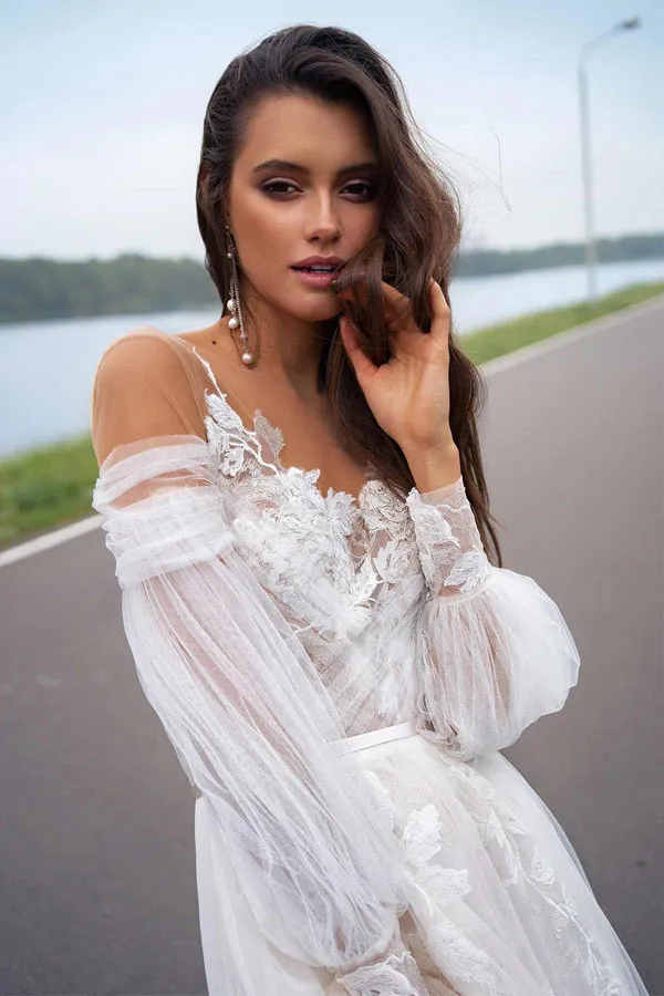 Elegant A Line Long Sleeve Tulle Wedding Dress With Lace Appliques