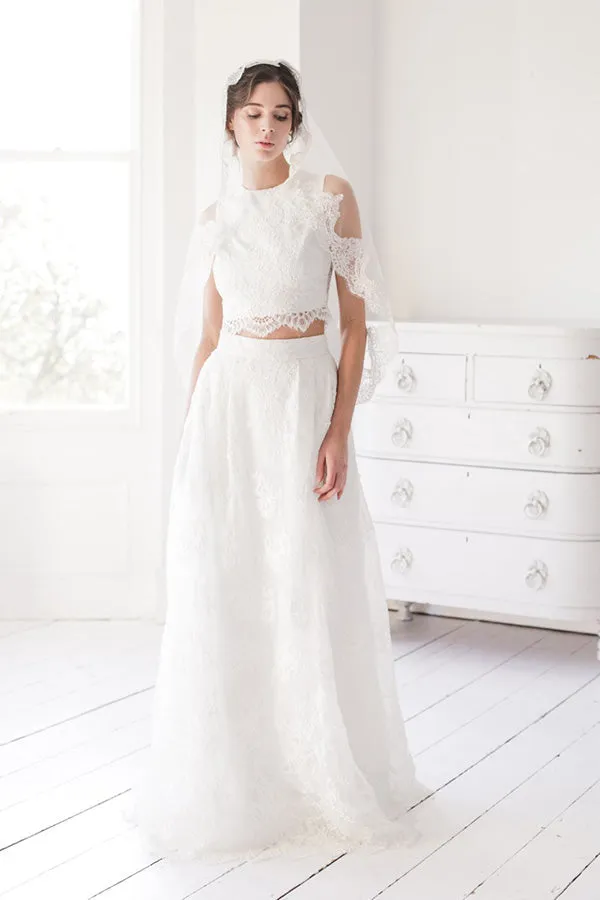 Elegant Tulle With Lace Handmade Appliques Wedding Veils V34