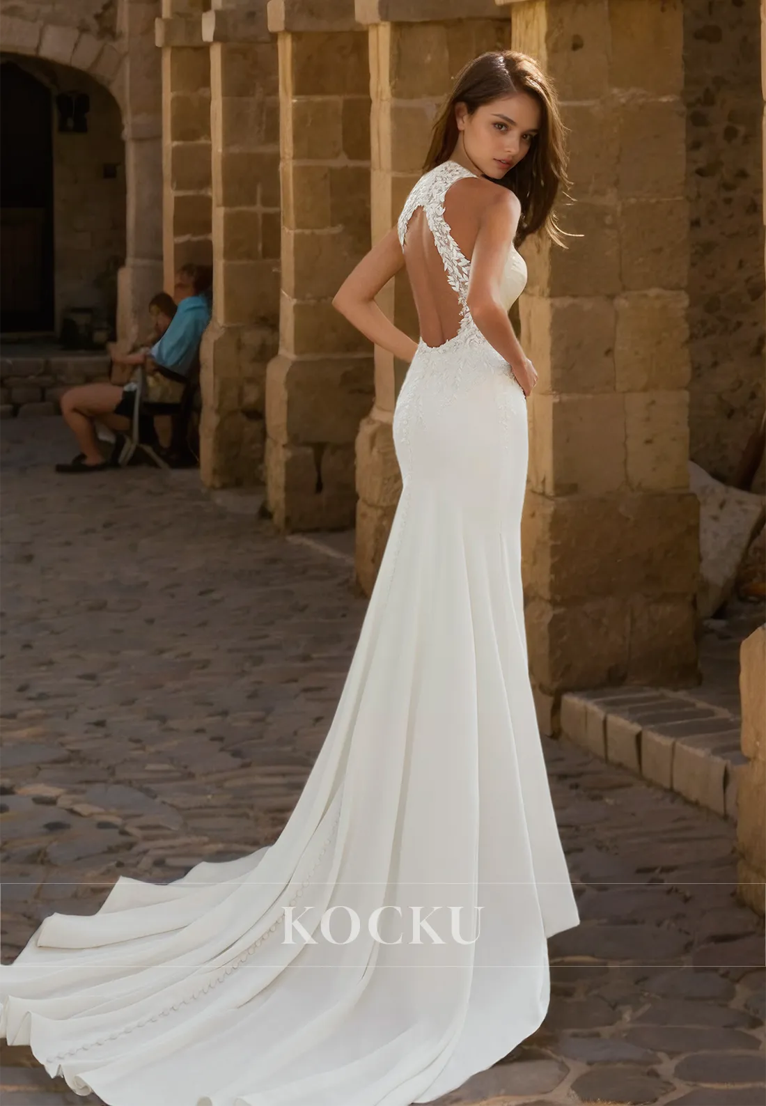 Halter Neck Sleeveless Sheath Sweep Train Satin Wedding Dress with Appliques Bridal Dress