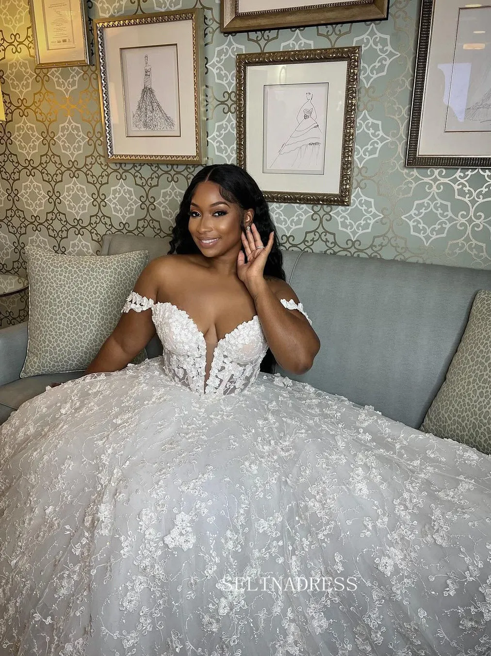 Off-the-shoulder Lace Ball Gown Wedding Dresses sew1017